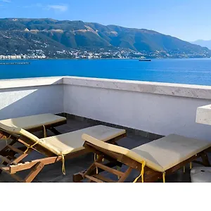 Adriatic Getaway & Penthouse Apartment Vlorë