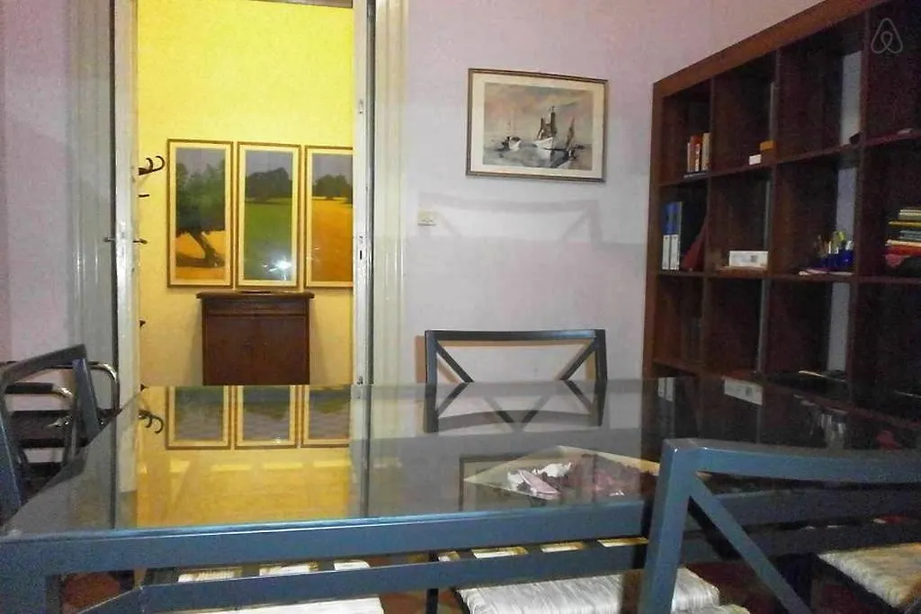 Three Rooms Near Central Station Catania Apartment